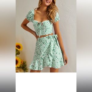 NWT Women's Green & White Floral Puff-Sleeve Tie-Accent Crop Top